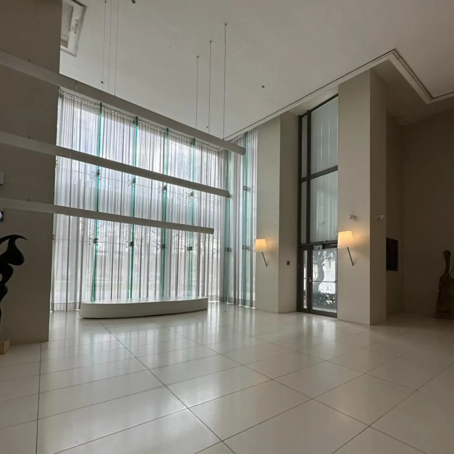 תמונה 4 W TOWER